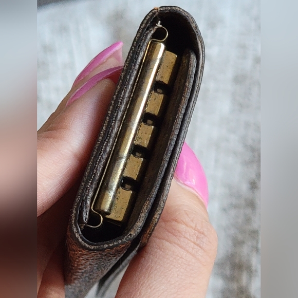 Authentic Louis Vuitton Damier Multicles 4 Ring Key Case - Picture 6 of 13